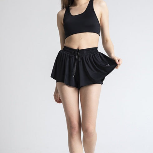 Vielseitige Tennisshorts mit doppelt gestaltetem Design-Element