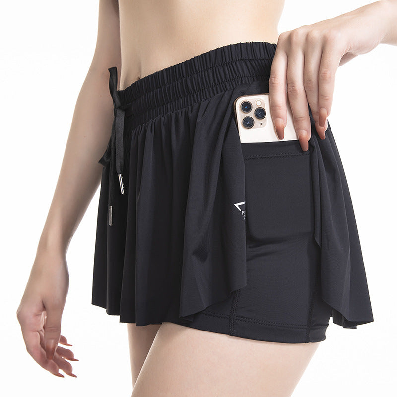 Vielseitige Tennisshorts mit doppelt gestaltetem Design-Element